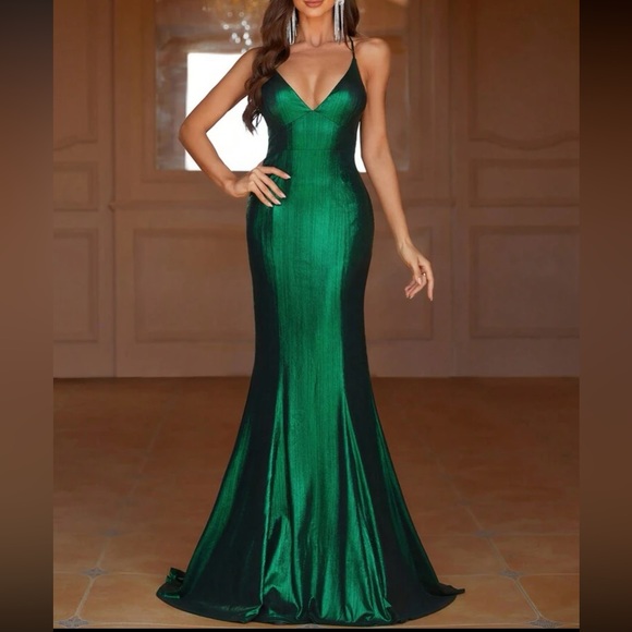 Luxe metallic crisscross back party dress - Picture 3 of 8